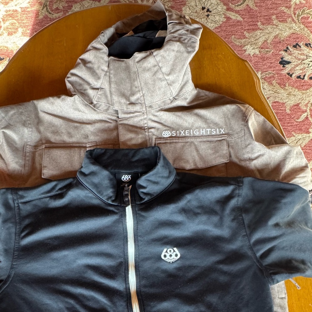 686 snowboard jacket Insulated with detachable fleece